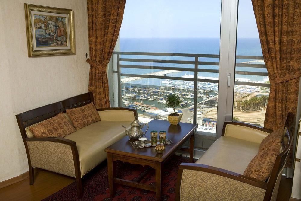 Renaissance Tel Aviv Hotel Bagian luar foto