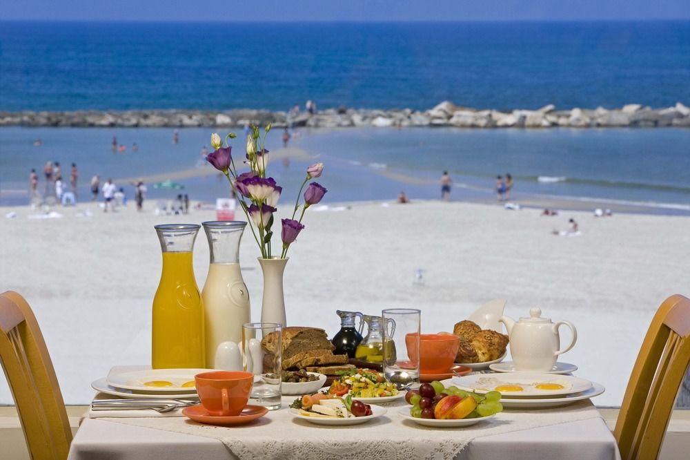 Renaissance Tel Aviv Hotel Bagian luar foto