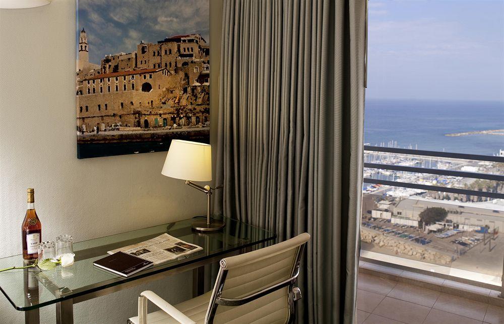 Renaissance Tel Aviv Hotel Bagian luar foto