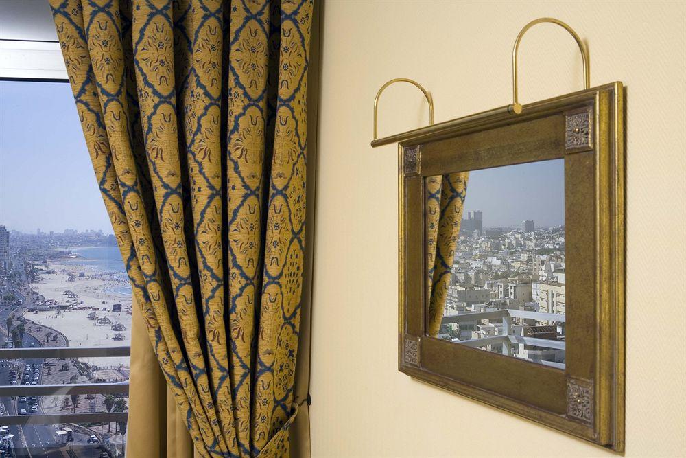 Renaissance Tel Aviv Hotel Bagian luar foto