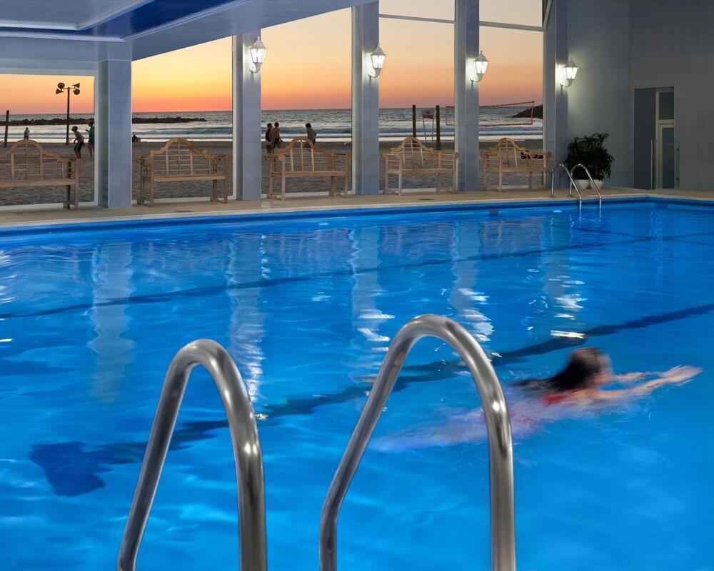 Renaissance Tel Aviv Hotel Bagian luar foto