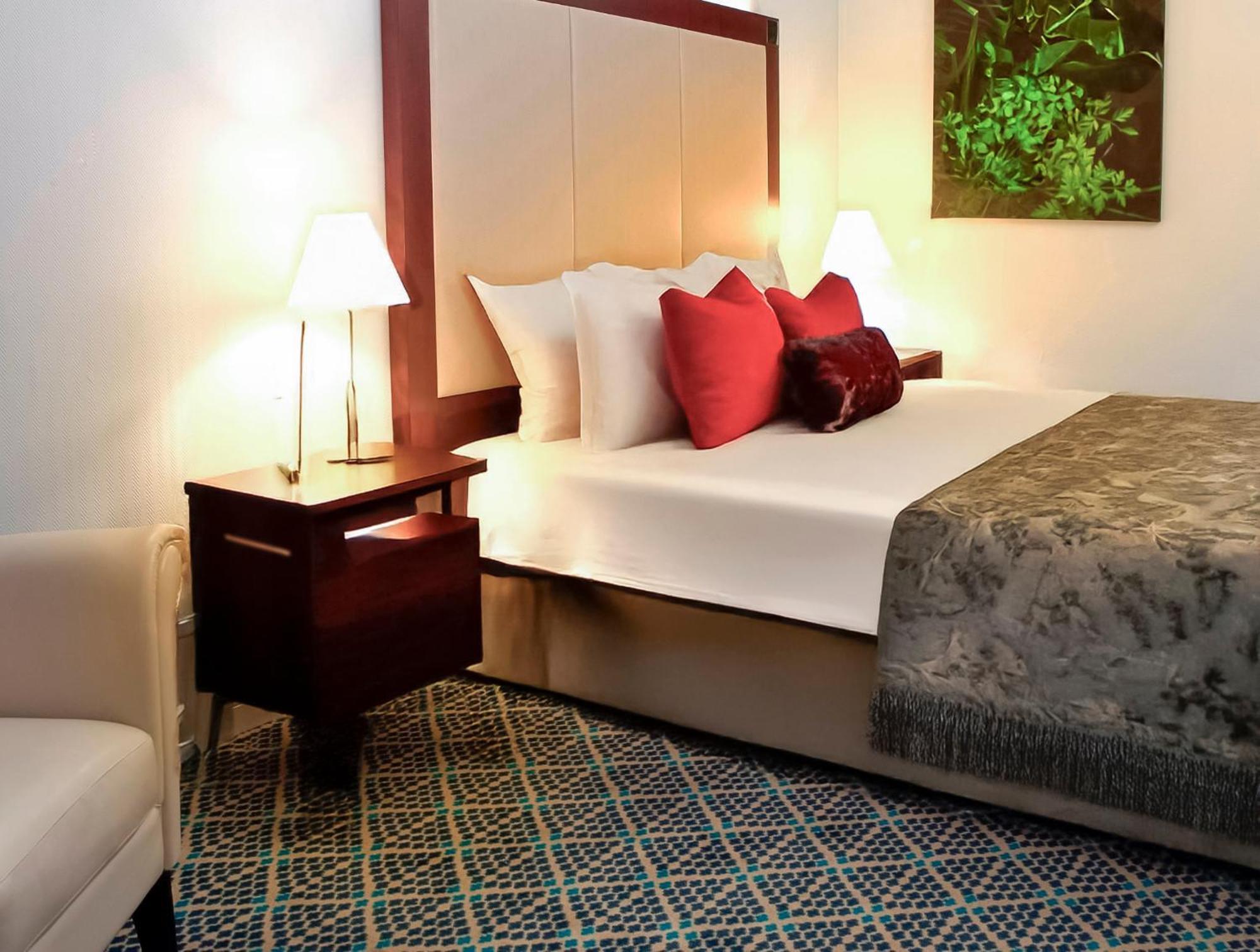 Renaissance Tel Aviv Hotel Bagian luar foto