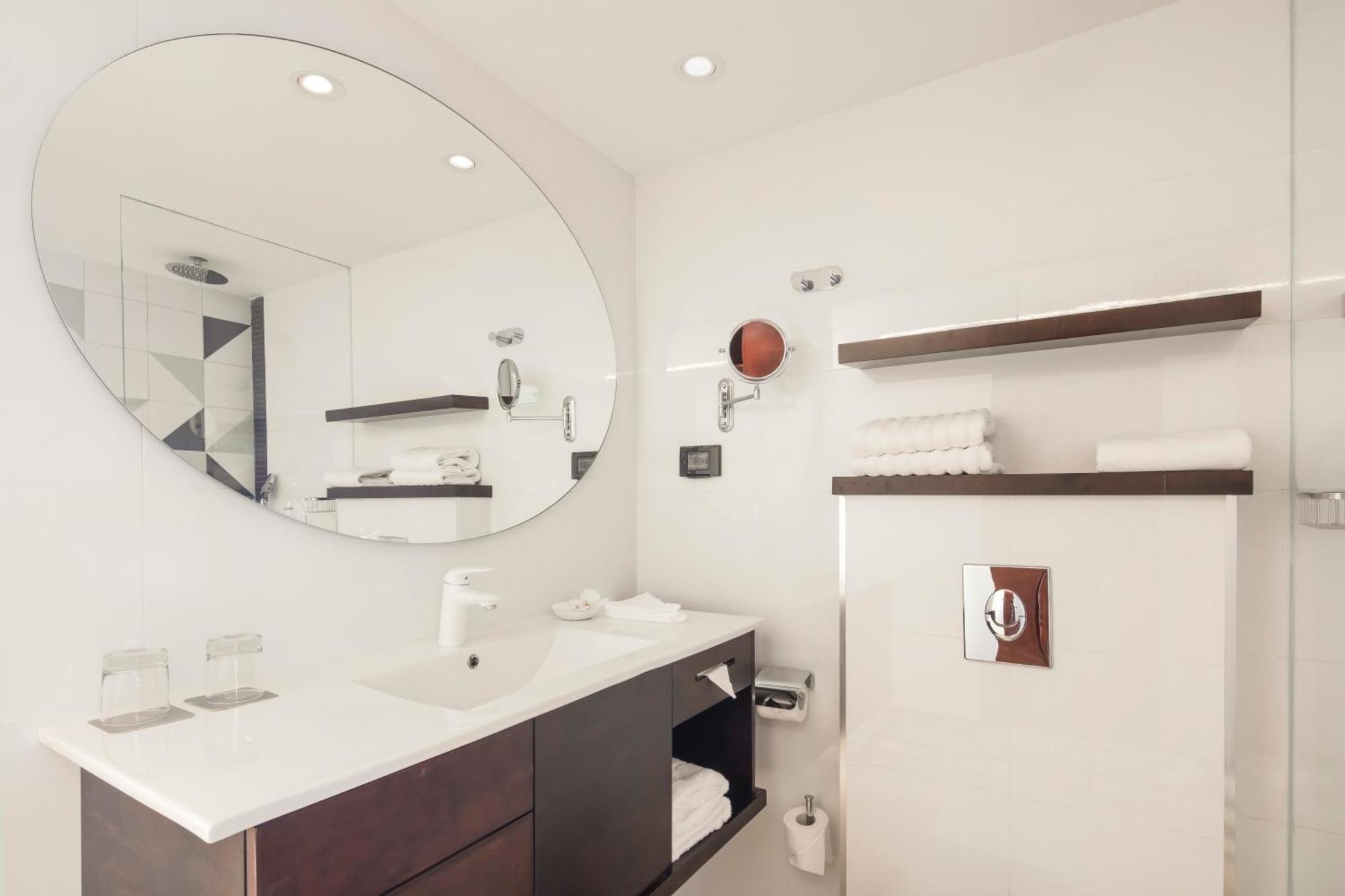 Renaissance Tel Aviv Hotel Bagian luar foto