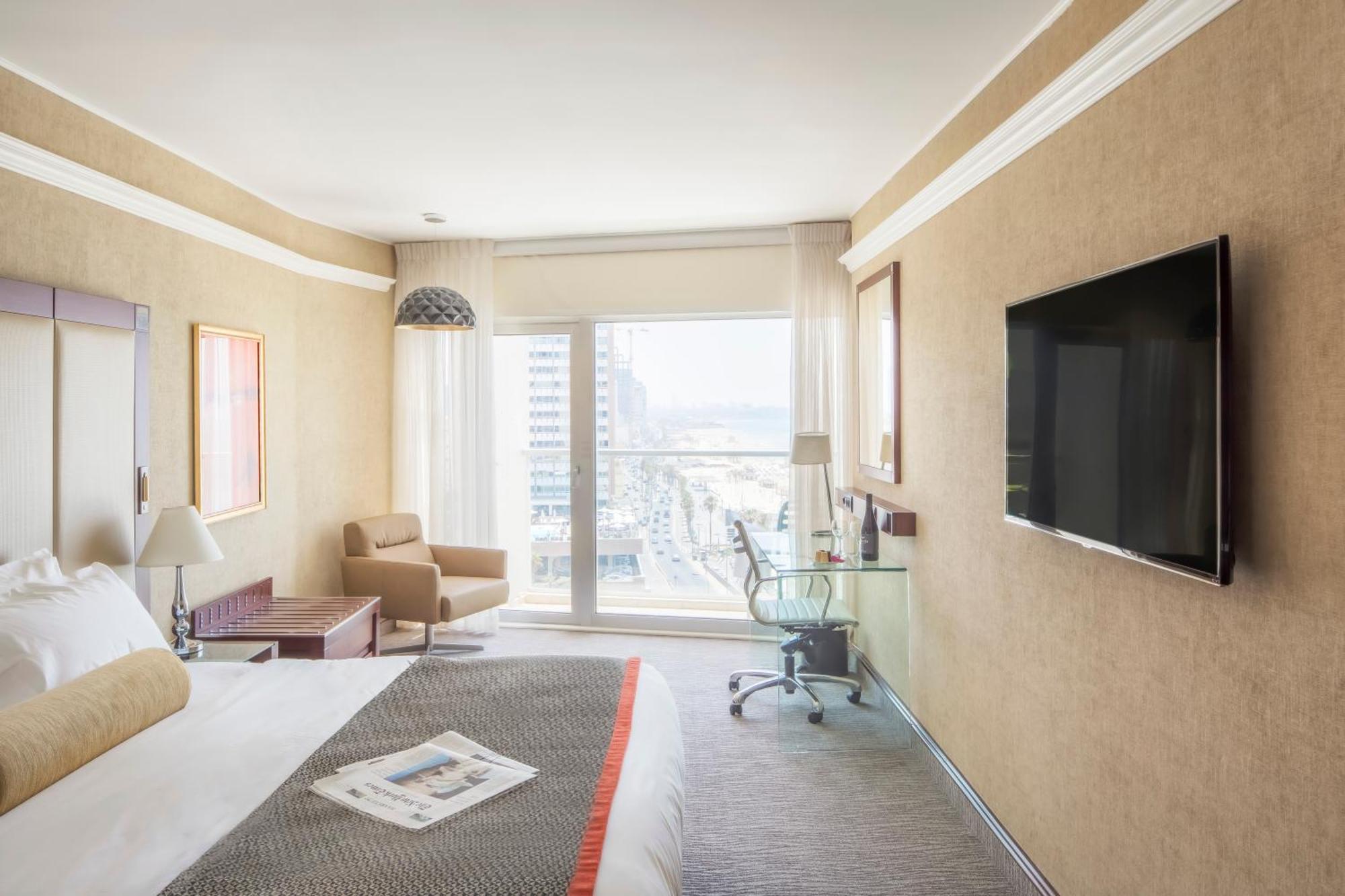 Renaissance Tel Aviv Hotel Bagian luar foto
