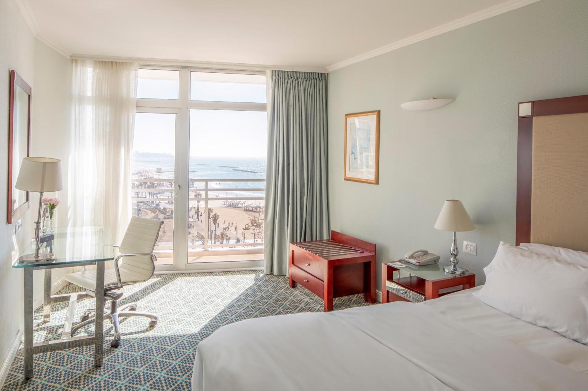 Renaissance Tel Aviv Hotel Bagian luar foto