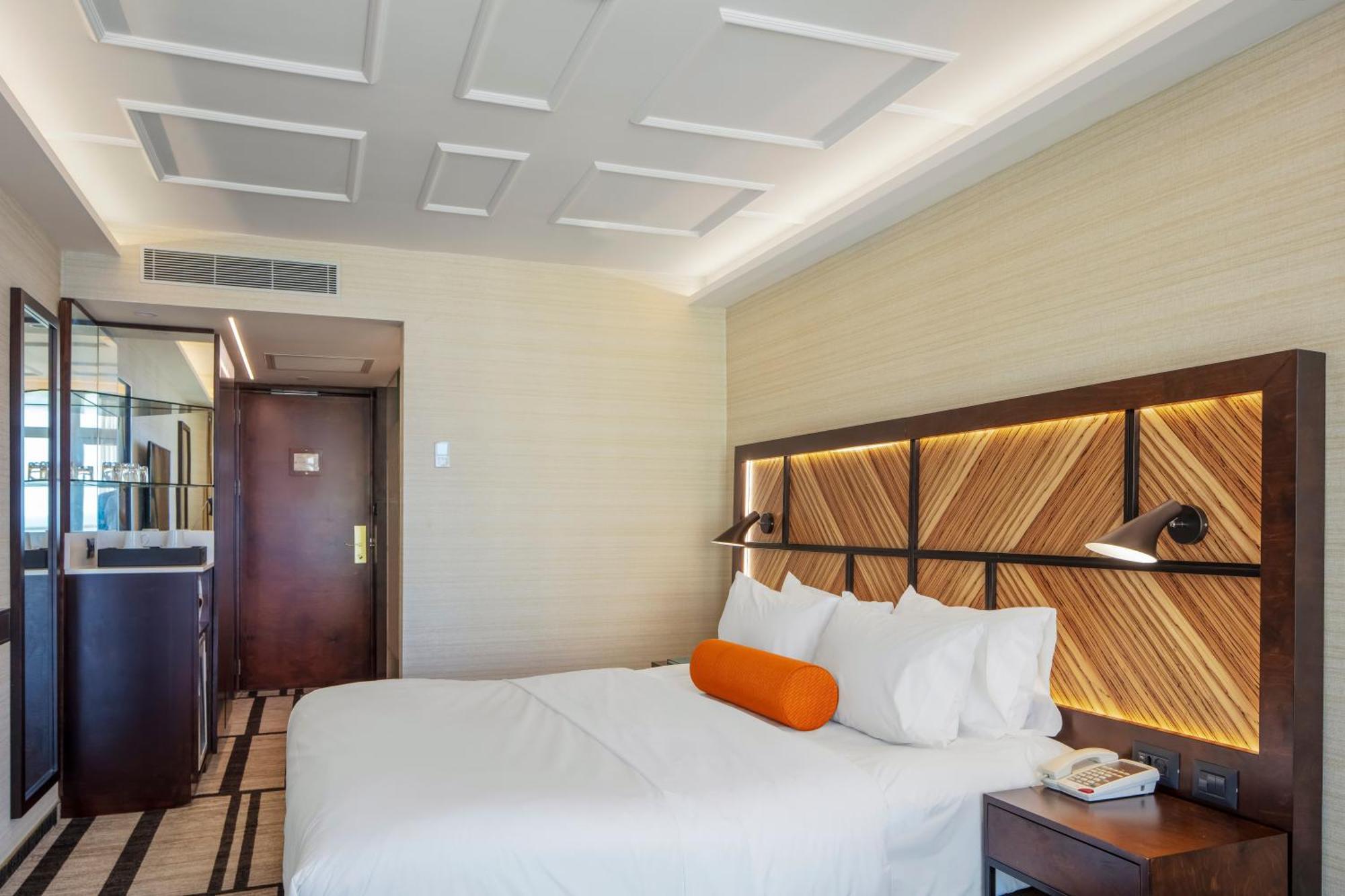 Renaissance Tel Aviv Hotel Bagian luar foto