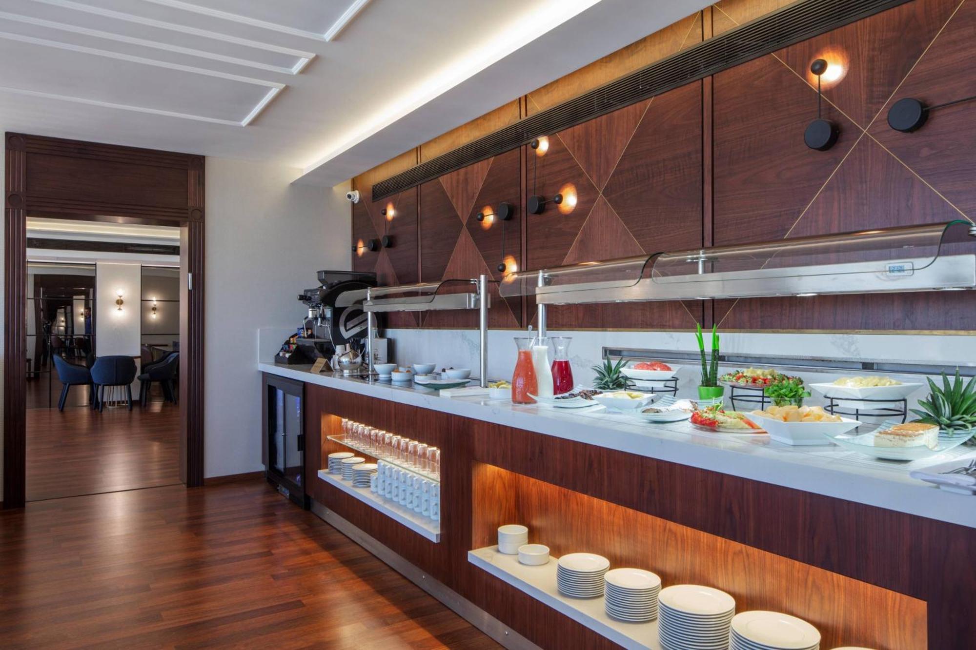 Renaissance Tel Aviv Hotel Bagian luar foto