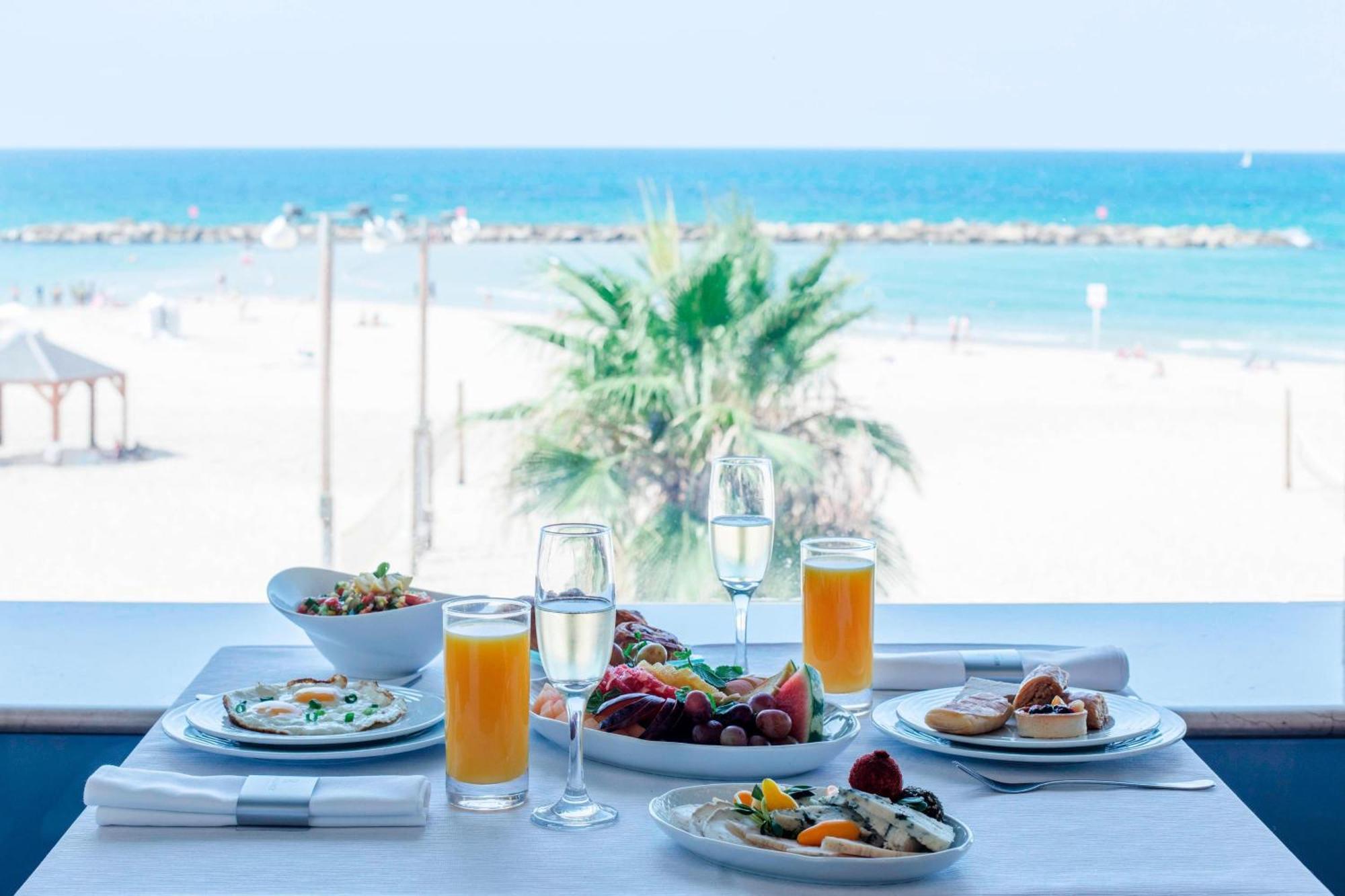 Renaissance Tel Aviv Hotel Bagian luar foto