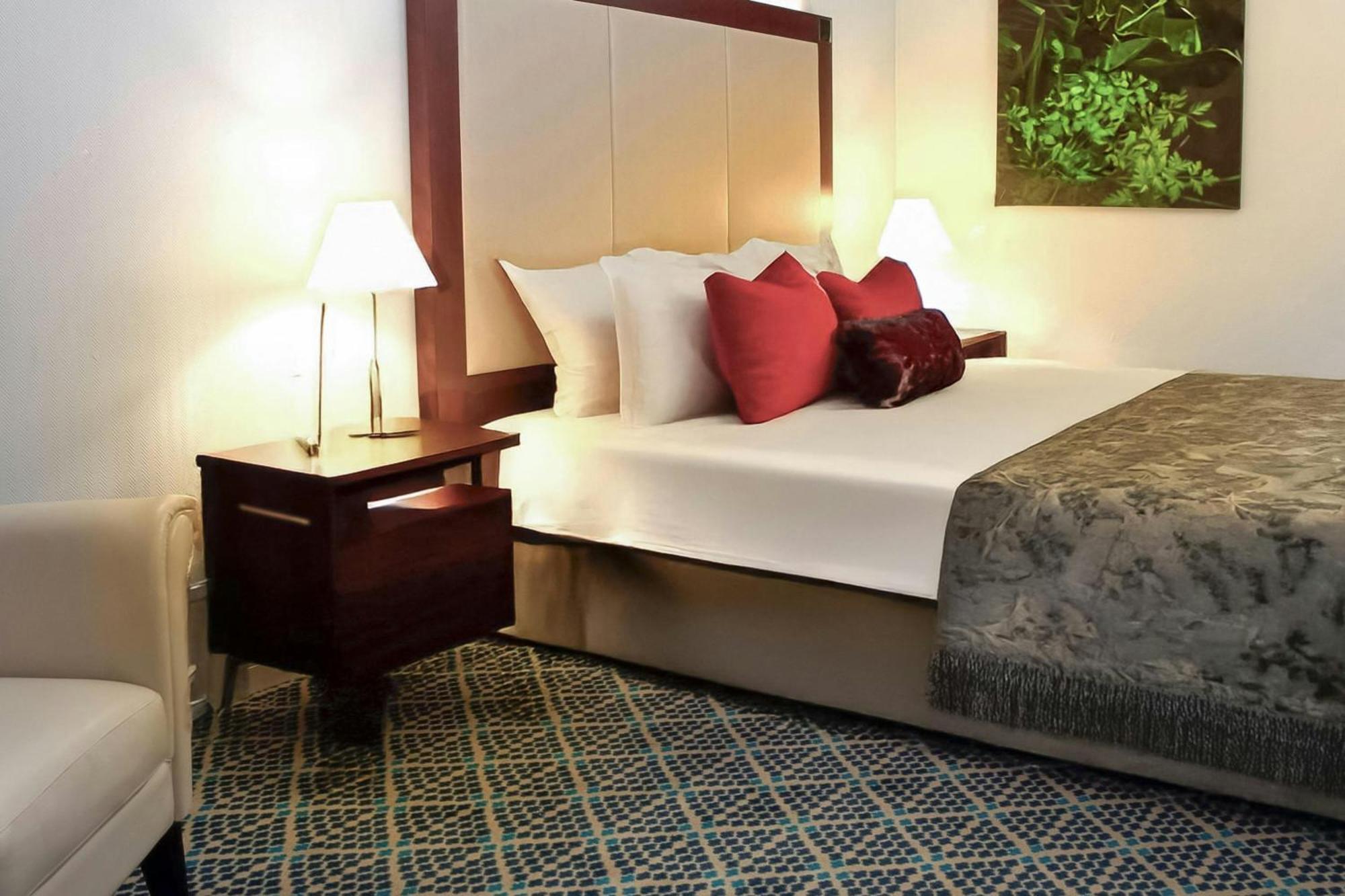 Renaissance Tel Aviv Hotel Bagian luar foto