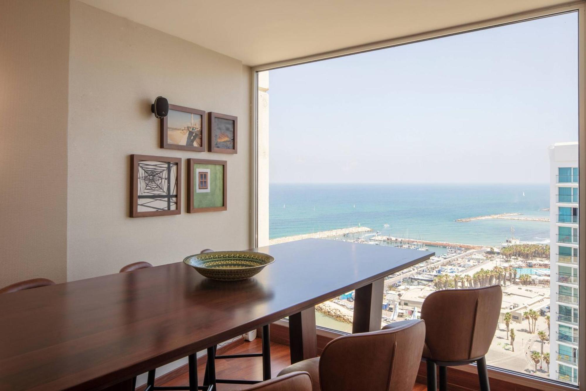 Renaissance Tel Aviv Hotel Bagian luar foto
