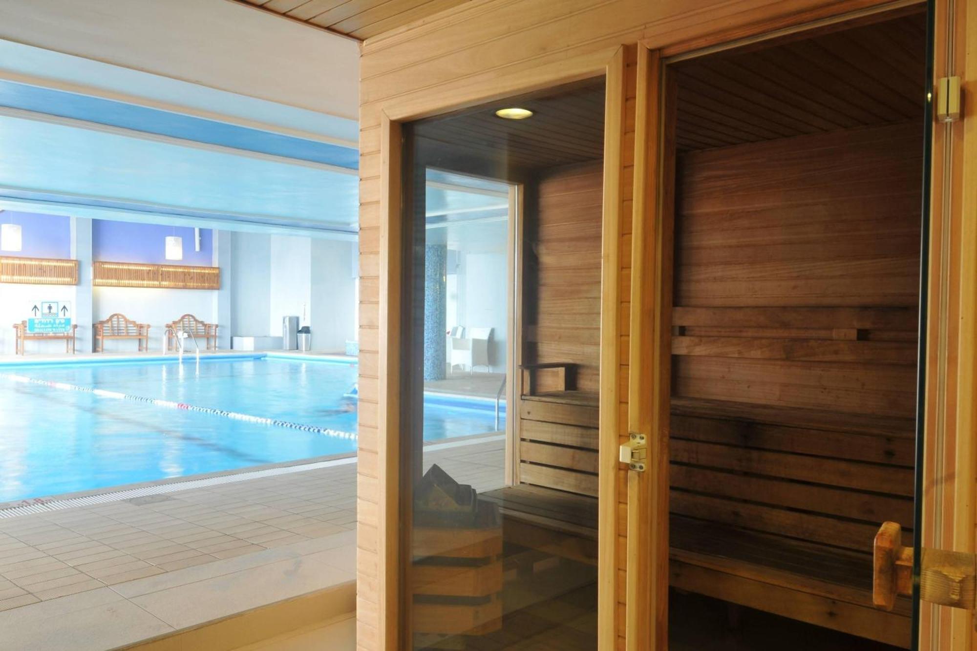 Renaissance Tel Aviv Hotel Bagian luar foto