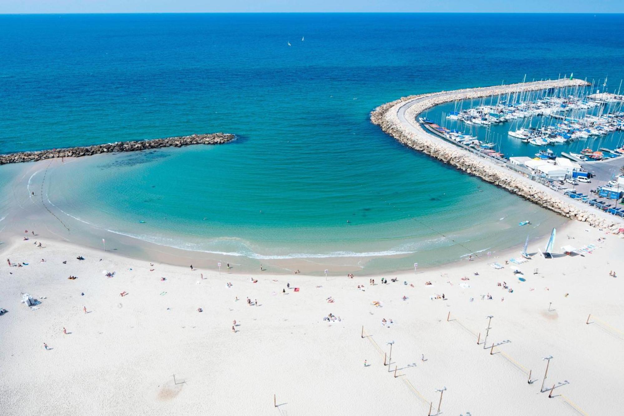 Renaissance Tel Aviv Hotel Bagian luar foto