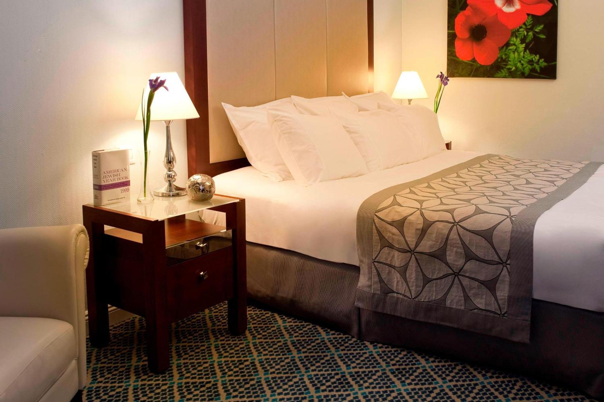 Renaissance Tel Aviv Hotel Bagian luar foto