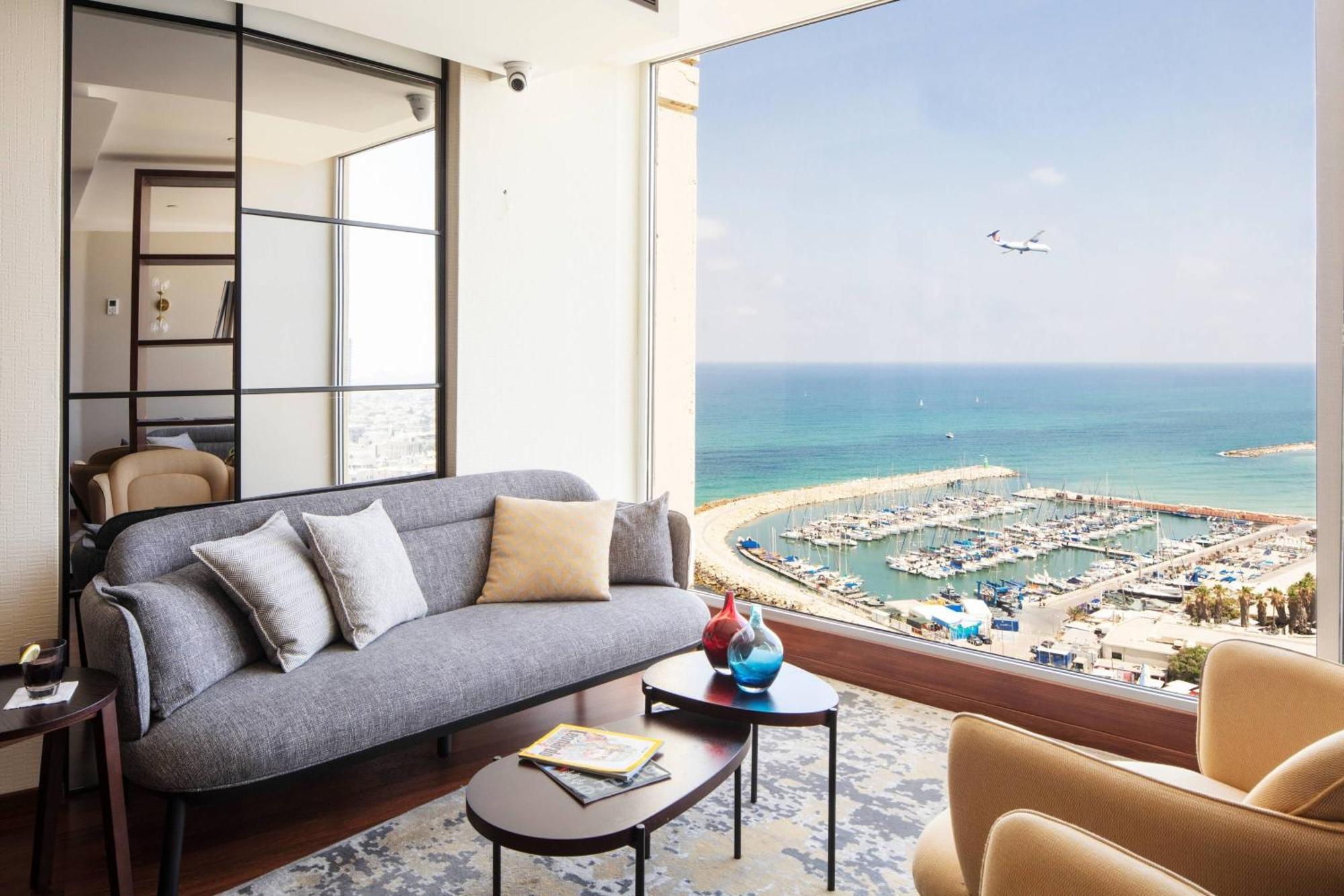 Renaissance Tel Aviv Hotel Bagian luar foto