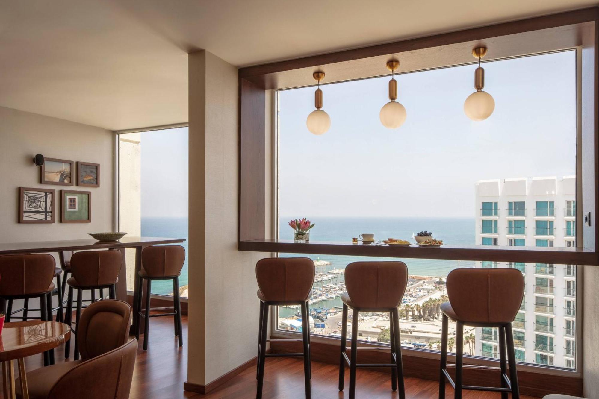 Renaissance Tel Aviv Hotel Bagian luar foto