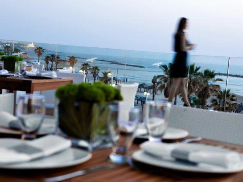 Renaissance Tel Aviv Hotel Bagian luar foto
