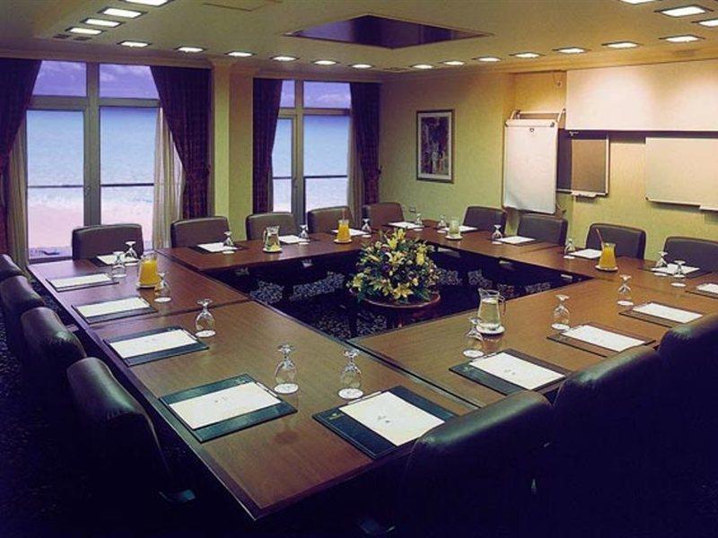 Renaissance Tel Aviv Hotel Bagian luar foto