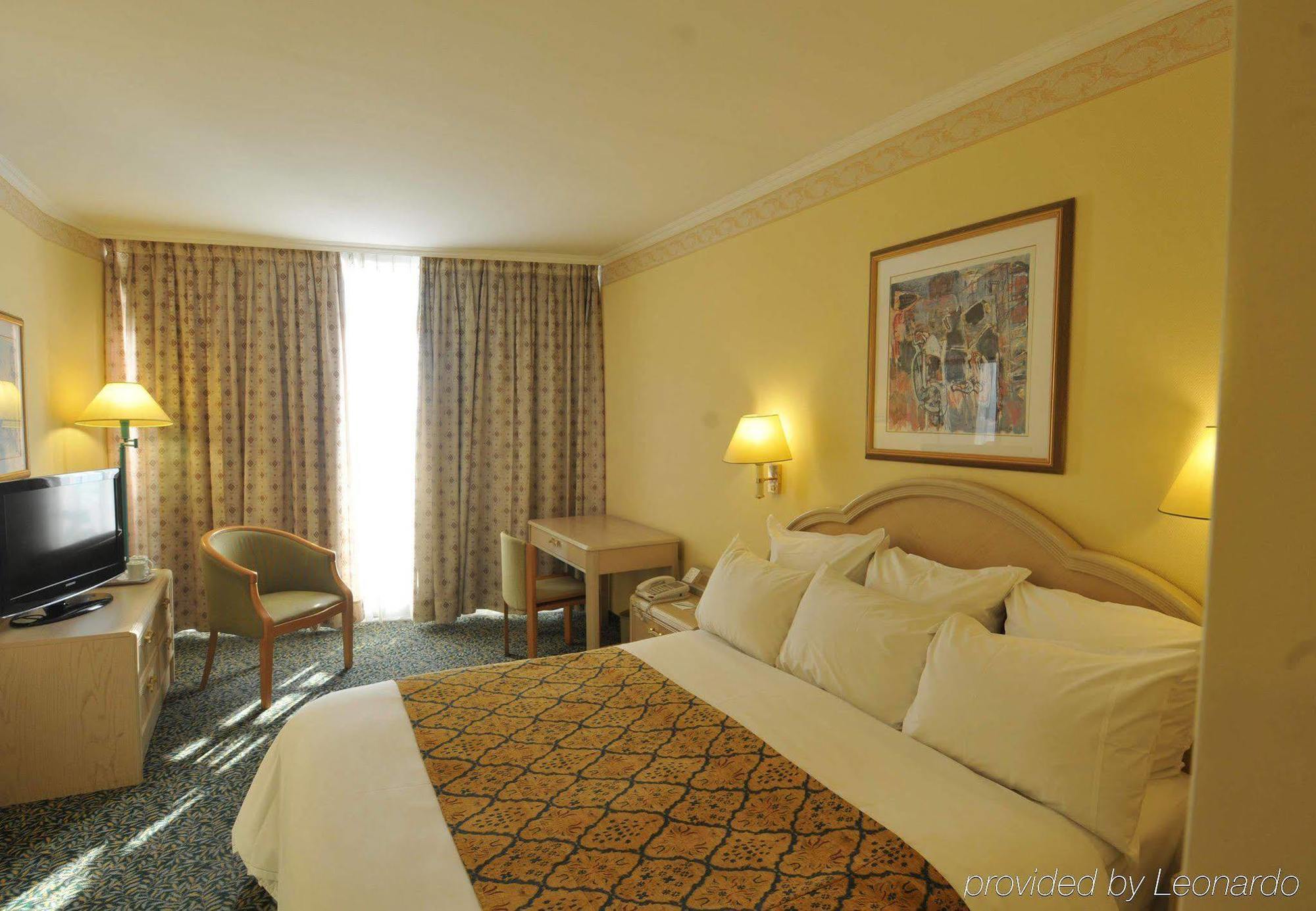 Renaissance Tel Aviv Hotel Bagian luar foto