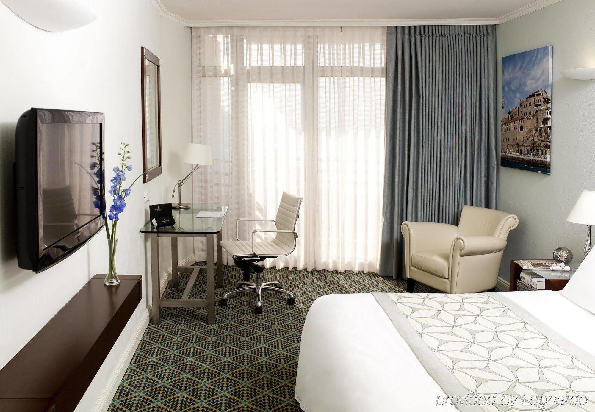 Renaissance Tel Aviv Hotel Bagian luar foto